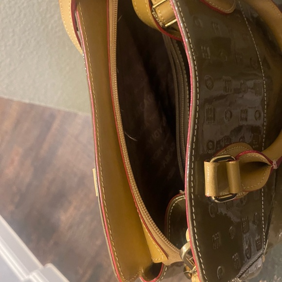 Acadia patented leather shoulder bag with handles and straps - Picture 7 of 11